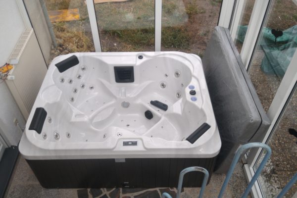 unser Whirlpool ist da – Atlanta von Perfect Spa