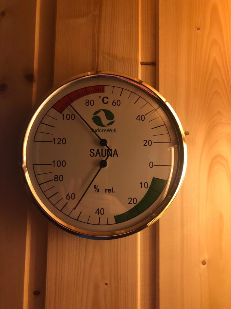 Die neue Sauna feuert ordentlich an ...
