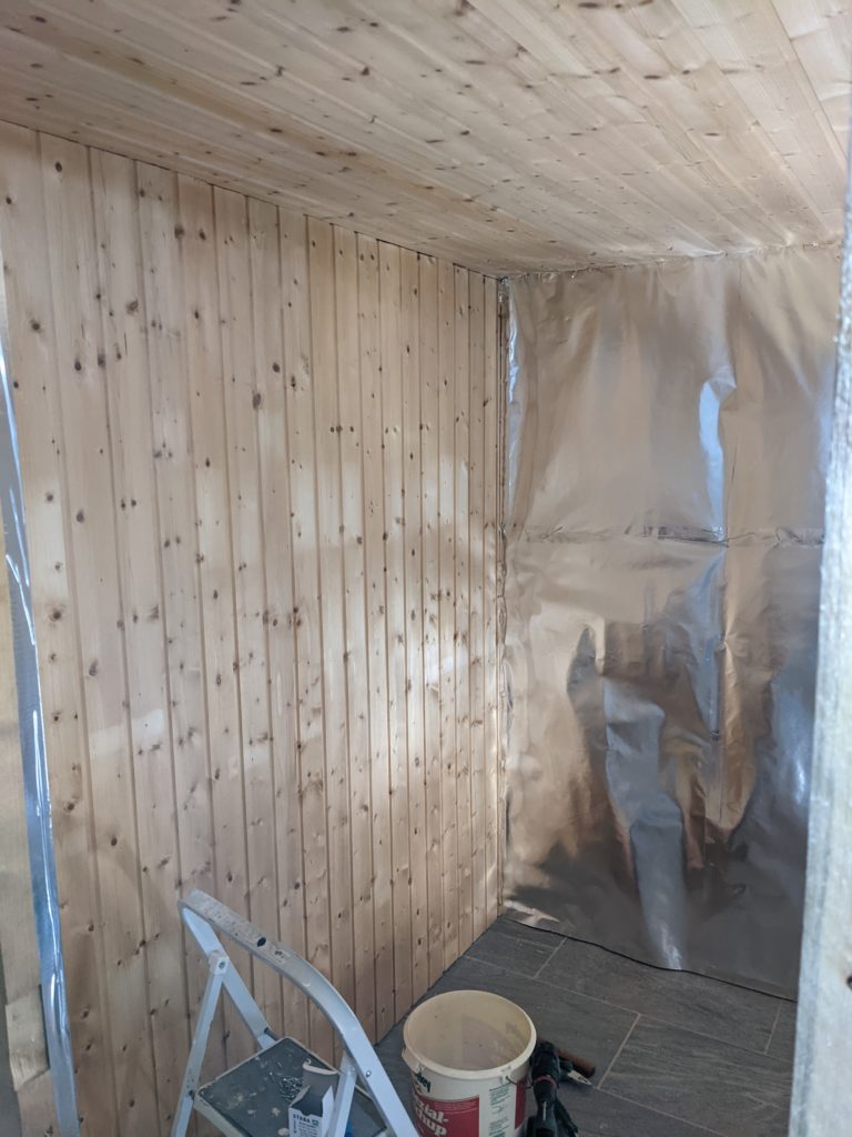 Sauna im Eigenbau - den Innenausbau geht voran