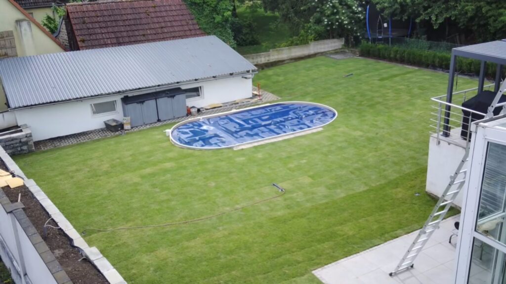 selbstgebauter Pool mit Poolfolie